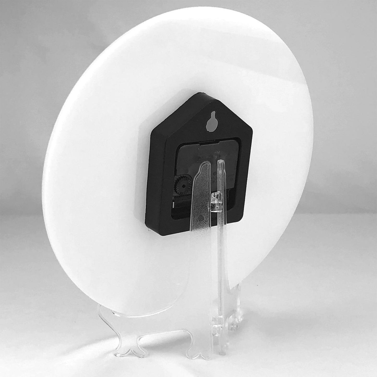 Artistic Round Wall Clock with Karate Figure, Creative Decorative Silent Clock for Living Room & Bedroom (Diameter 25cm)
