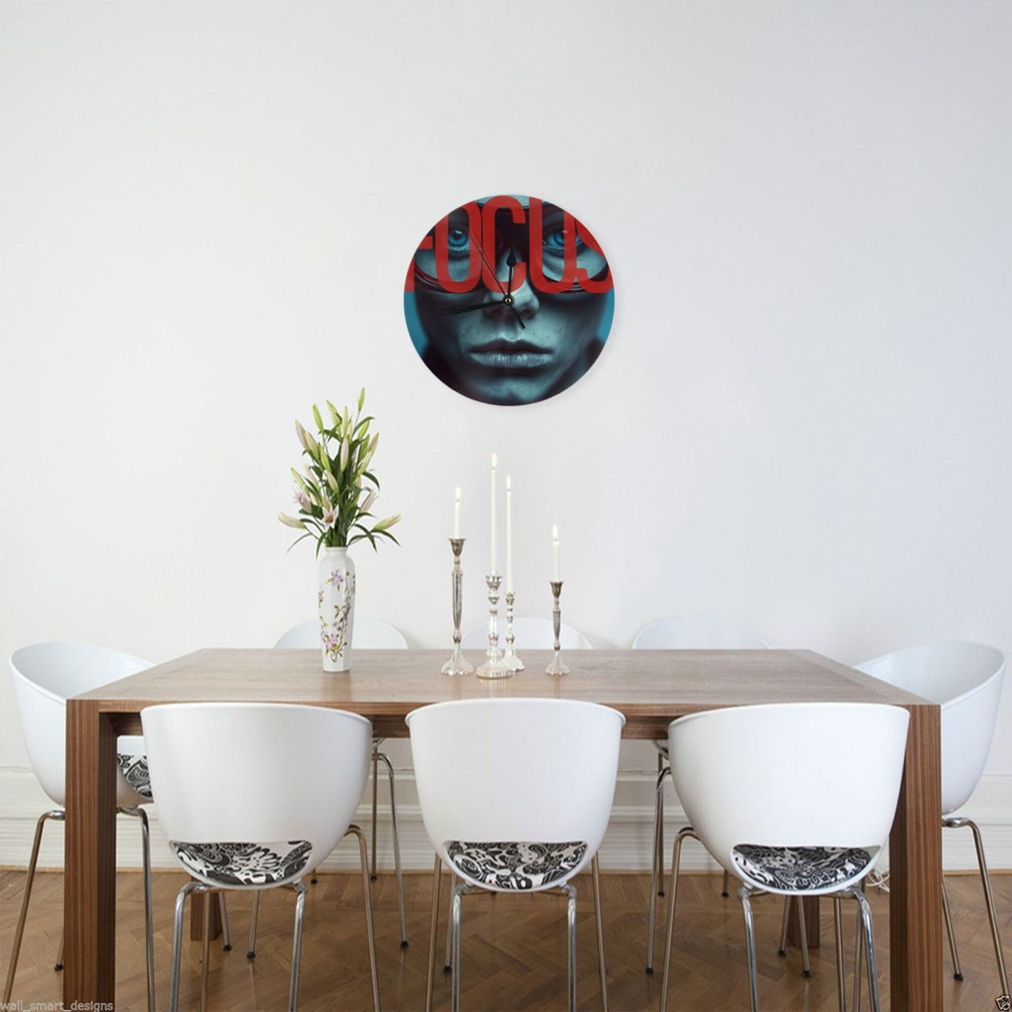 Round Wall Clock with “Focus” Art Portrait Scene, Creative Decorative Silent Clock for Living Room & Study (Diameter 25cm)