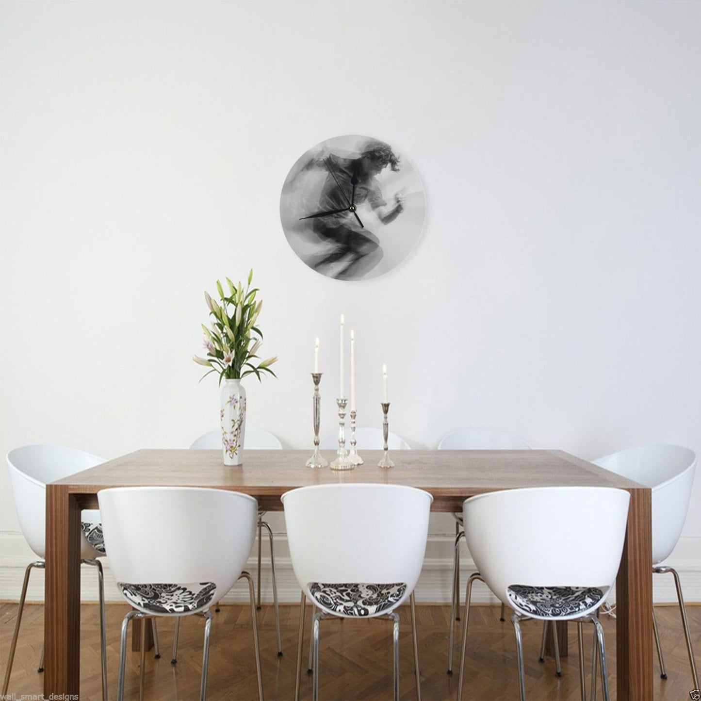 Round Wall Clock with Dynamic Portrait Art Scene, Creative Silent Decorative Clock for Living Room & Study (Diameter 25cm)